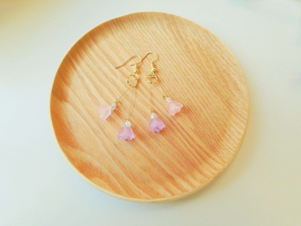 お花のモチーフのピアス